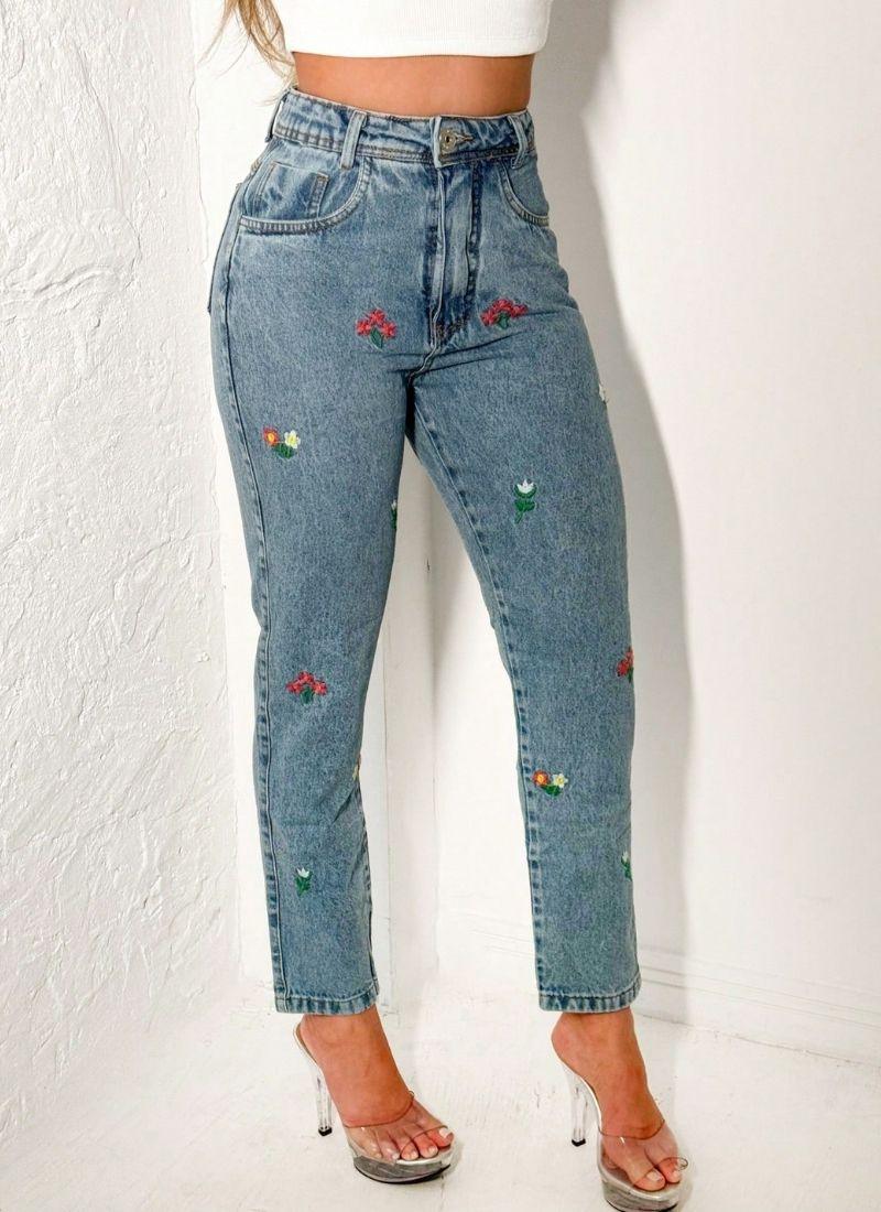 Calça Jeans Feminina Mom Bordado